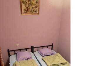 Хостелы hostel kopala Тбилиси Просторный двухместный номер с 2 отдельными кроватями-1